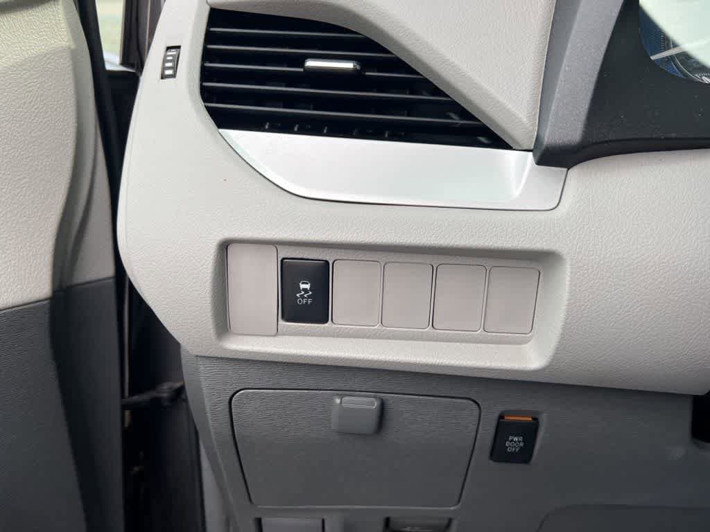 Thumbnail: 2018 Toyota Sienna - 21