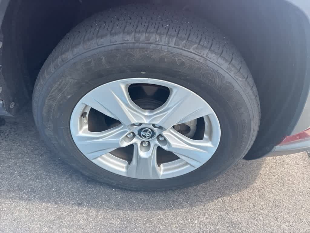 Thumbnail: 2020 Toyota RAV4 - 15