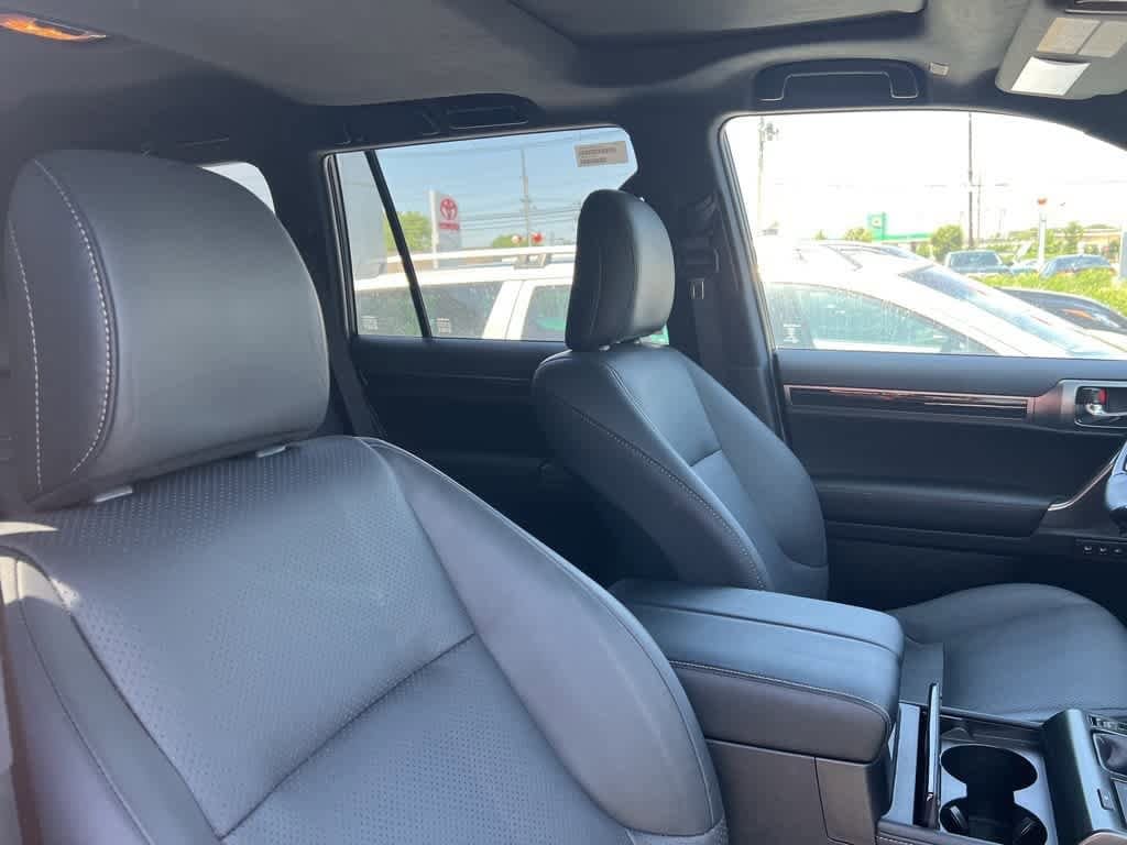 Thumbnail: 2022 Lexus GX - 18