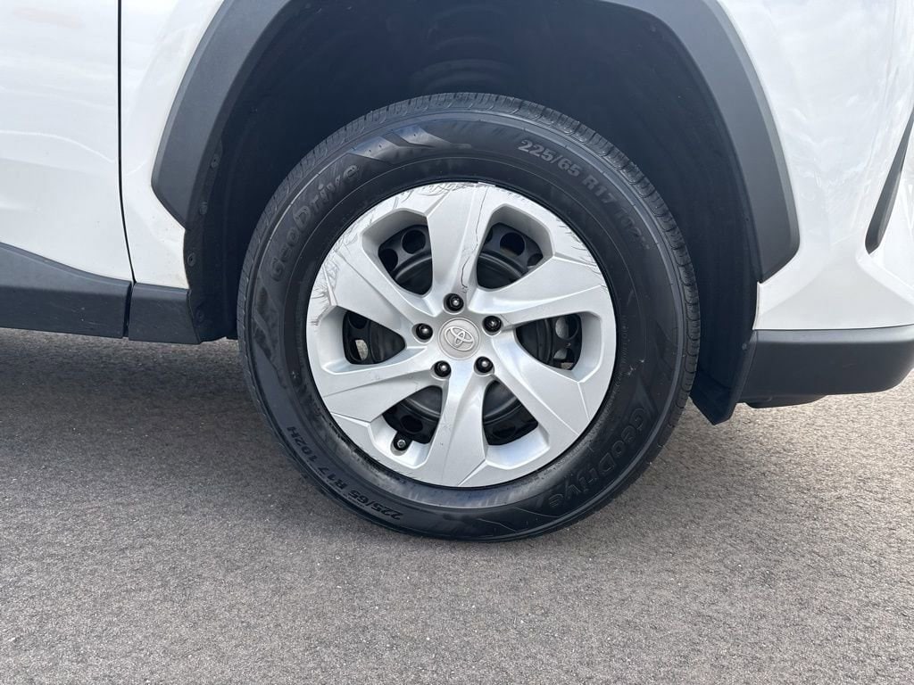 Thumbnail: 2023 Toyota RAV4 - 22