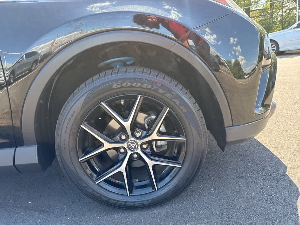 Thumbnail: 2016 Toyota RAV4 - 14