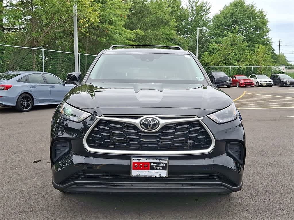 Thumbnail: 2022 Toyota Highlander - 2