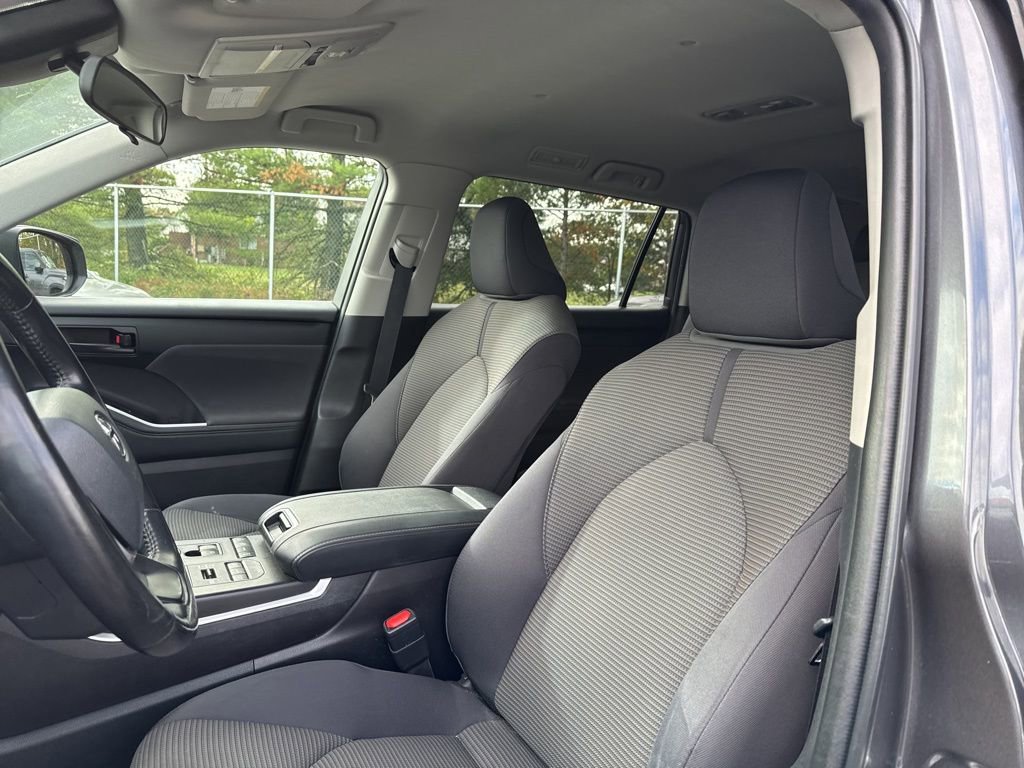 Thumbnail: 2022 Toyota Highlander - 19