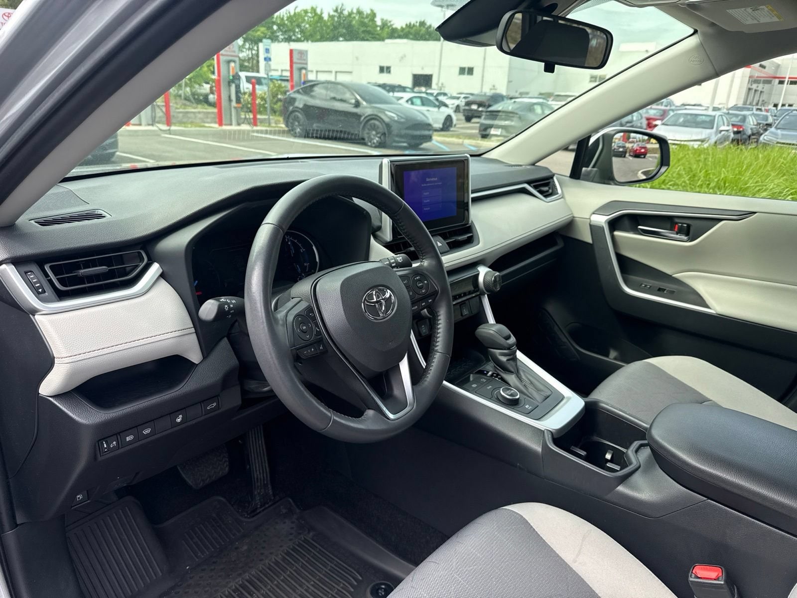 Thumbnail: 2023 Toyota RAV4 - 18