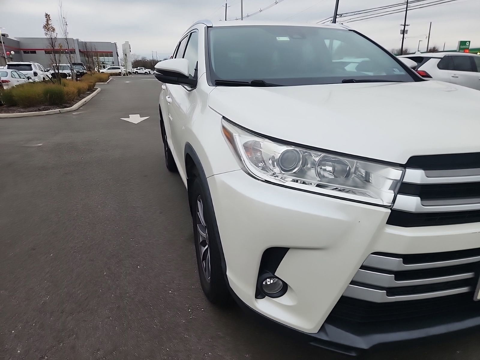 Thumbnail: 2019 Toyota Highlander - 2