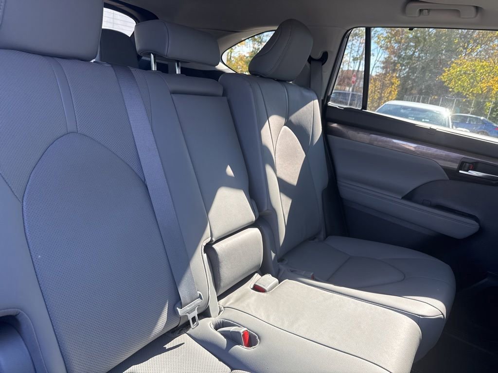 Thumbnail: 2021 Toyota Highlander - 24