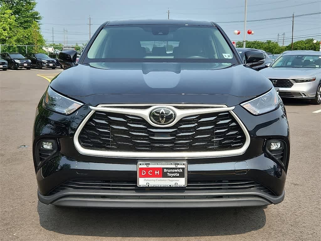 2022 Toyota Highlander LE 2
