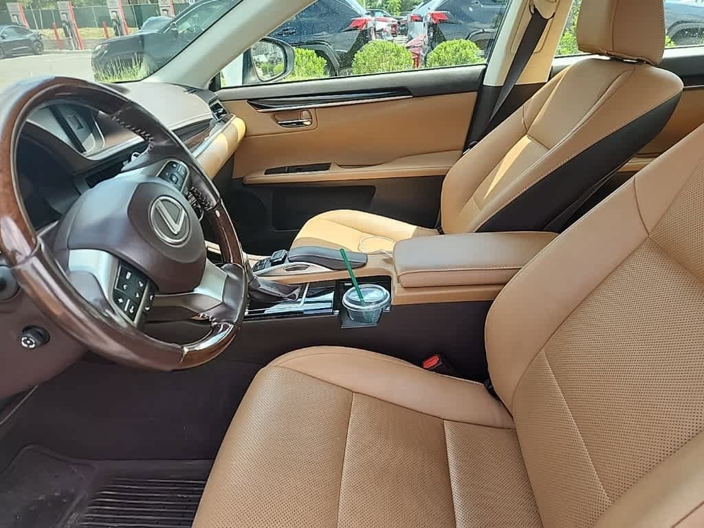 Thumbnail: 2018 Lexus ES - 6