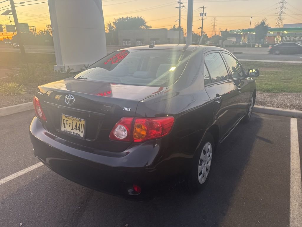 2010 Toyota Corolla LE photo 3