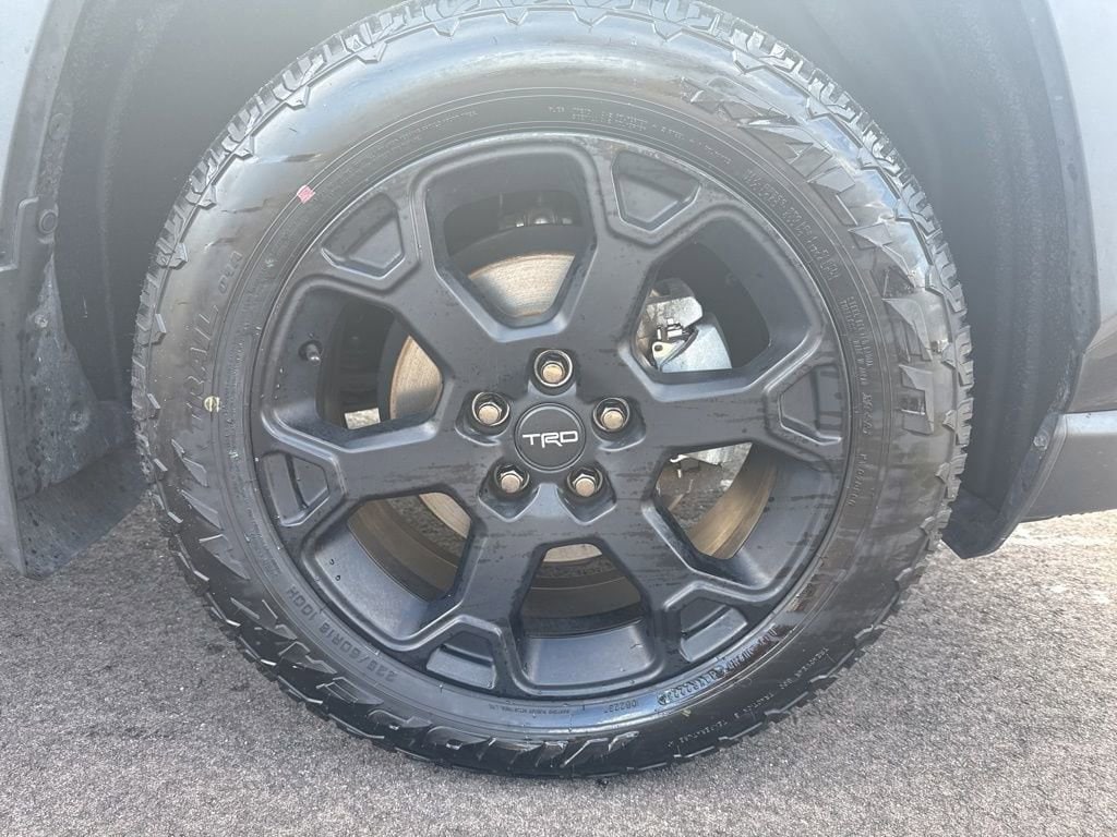 Thumbnail: 2020 Toyota RAV4 - 22