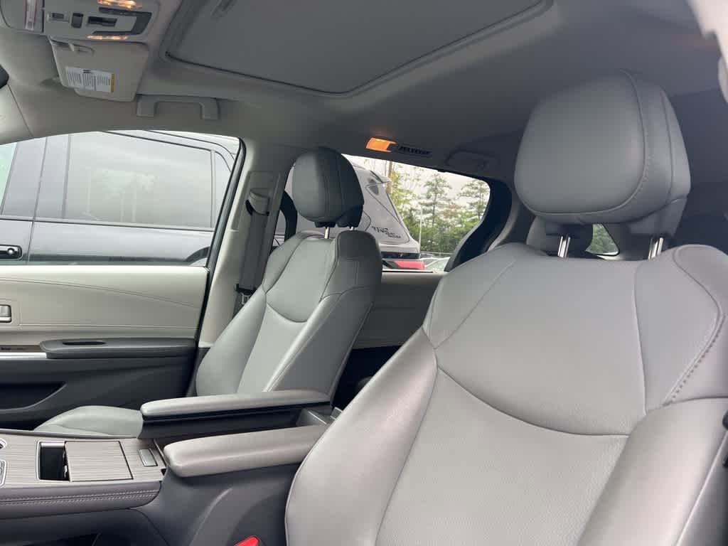 2021 Toyota Sienna XLE 14