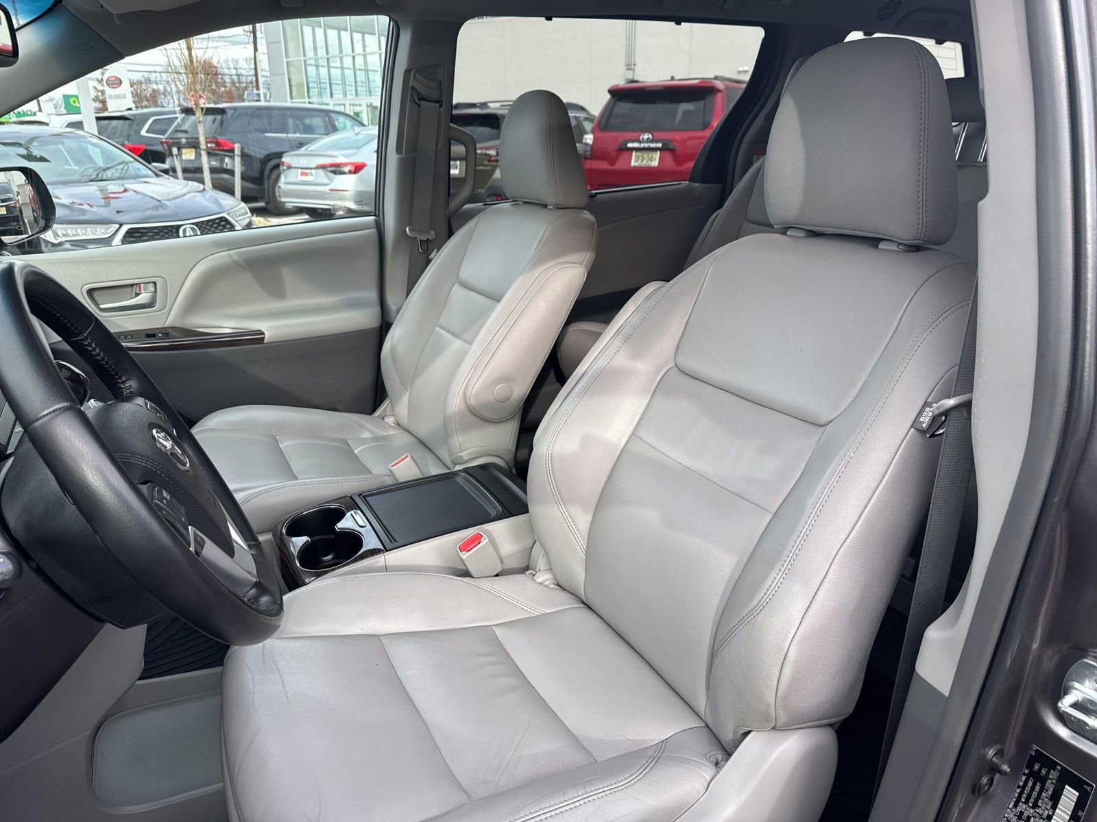 Thumbnail: 2016 Toyota Sienna - 20