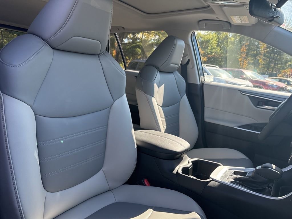 Thumbnail: 2025 Toyota RAV4 - 14