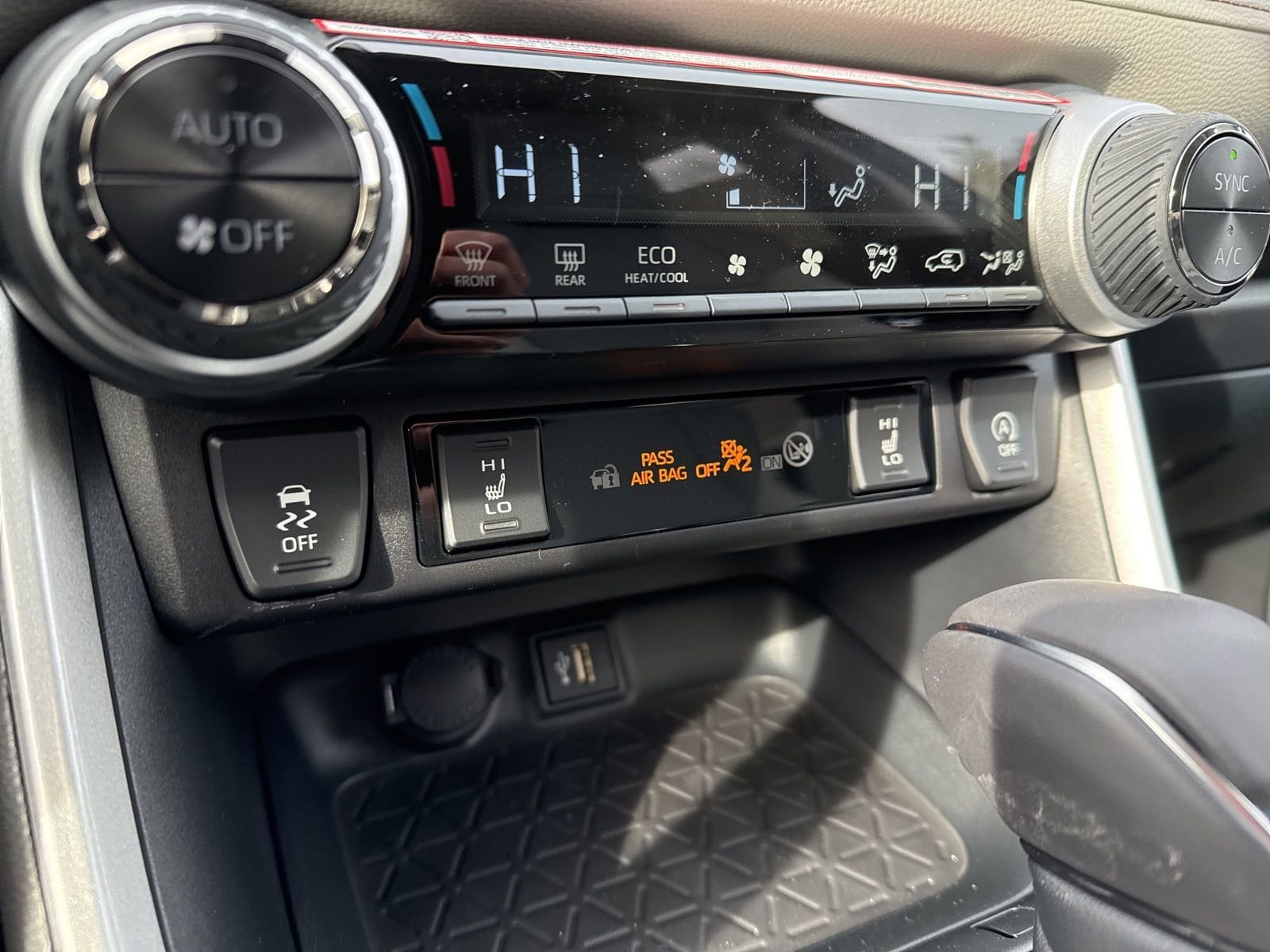 Thumbnail: 2025 Toyota RAV4 - 22