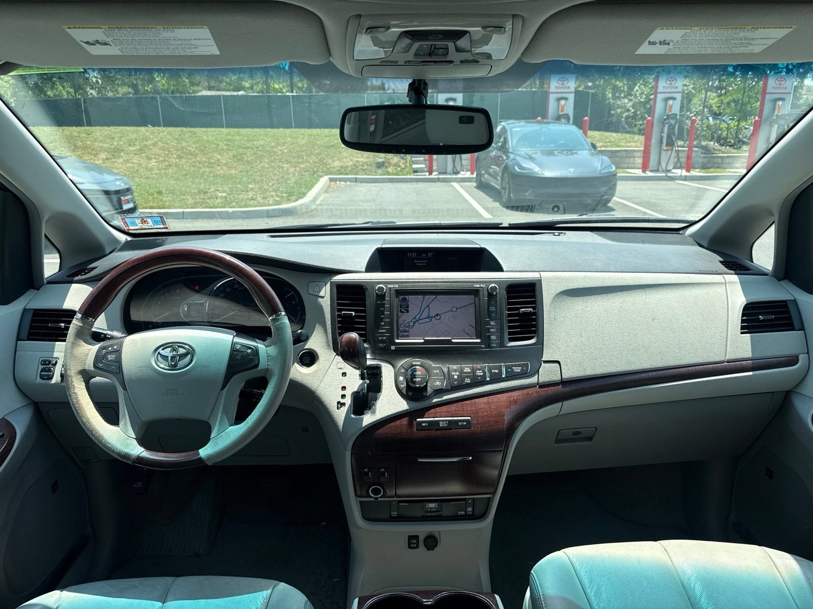 Thumbnail: 2012 Toyota Sienna - 24