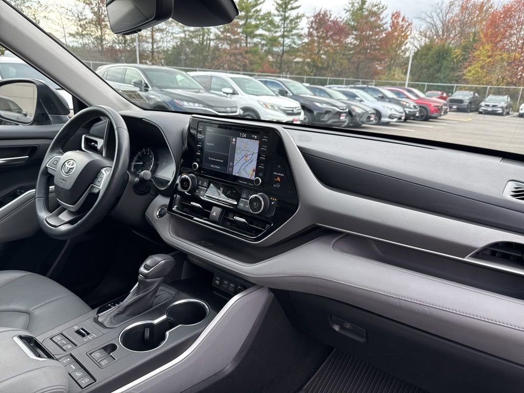 Thumbnail: 2022 Toyota Highlander - 21