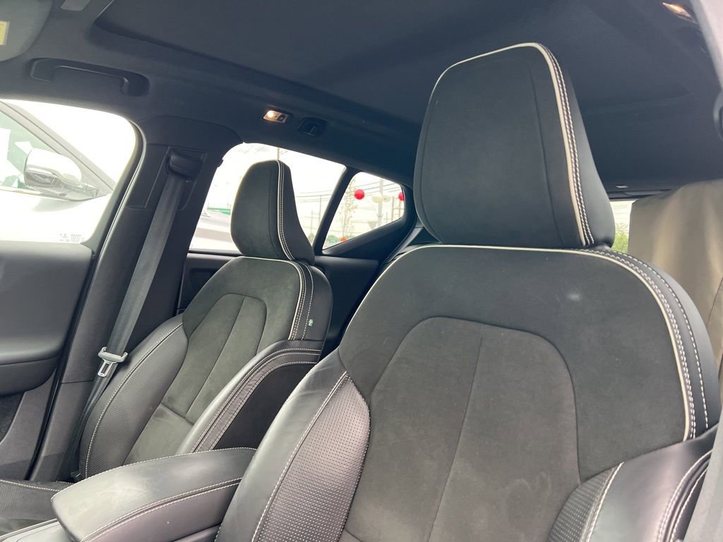 Thumbnail: 2021 Volvo XC40 - 15