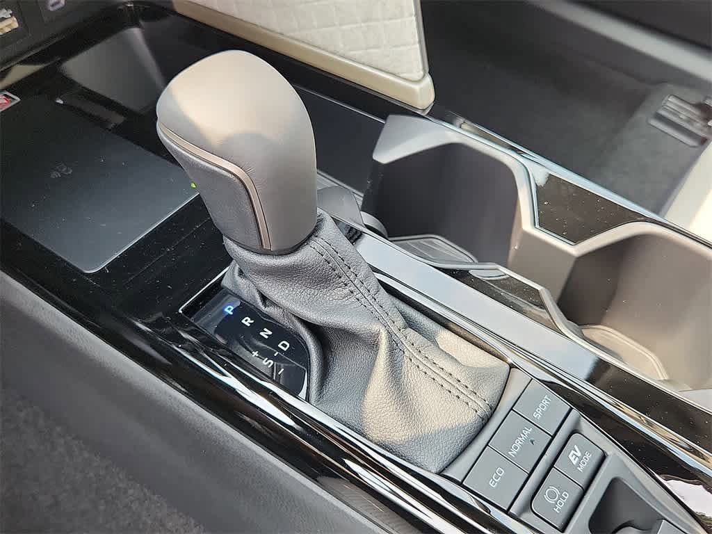 Thumbnail: 2025 Toyota Camry - 10