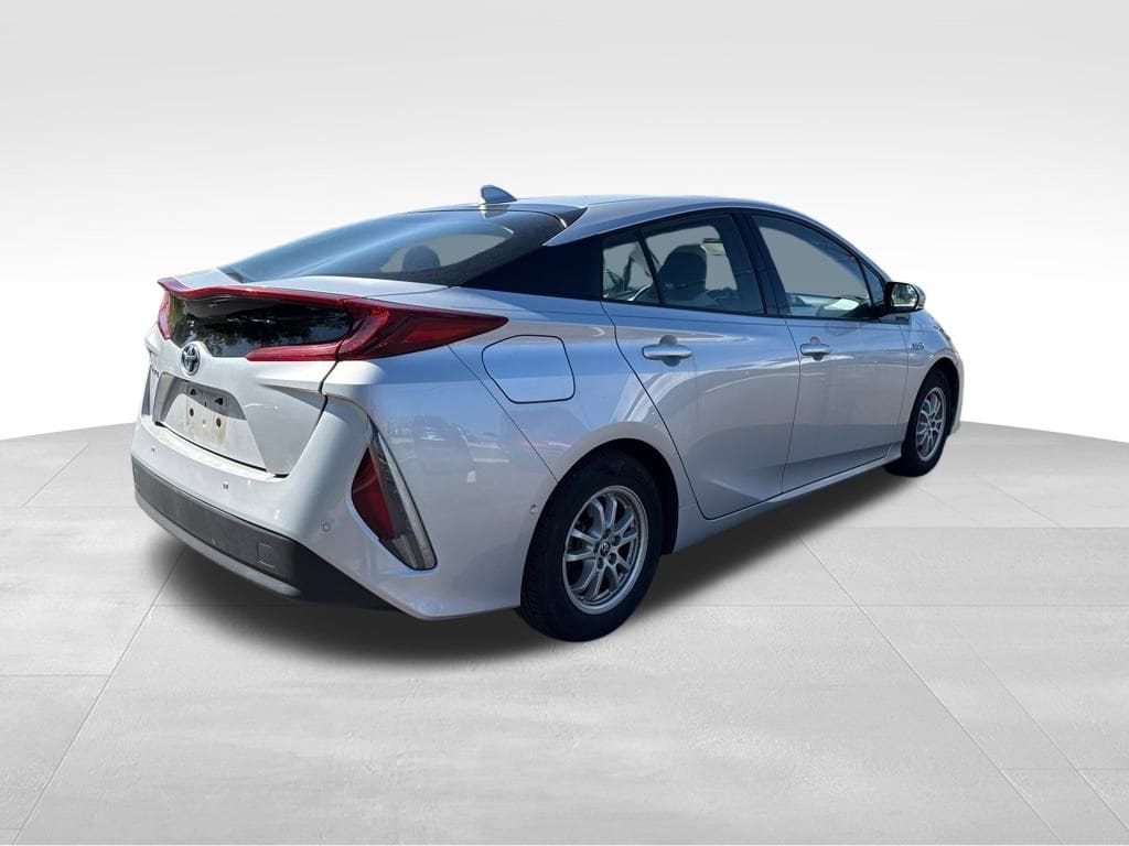Thumbnail: 2017 Toyota Prius Prime - 3