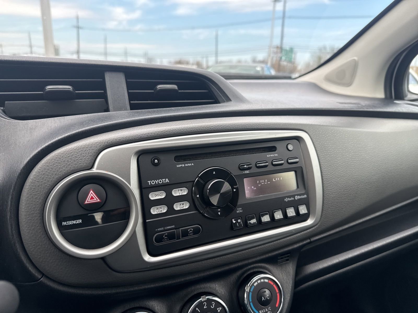 Thumbnail: 2012 Toyota Yaris - 24