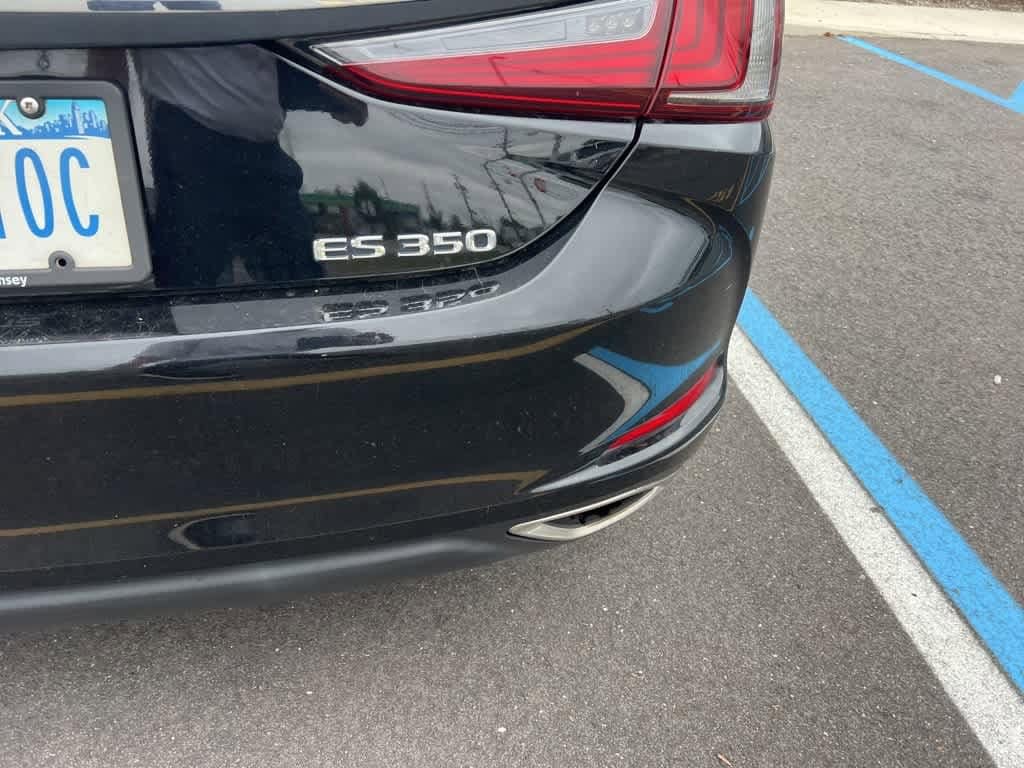 Thumbnail: 2020 Lexus ES - 22