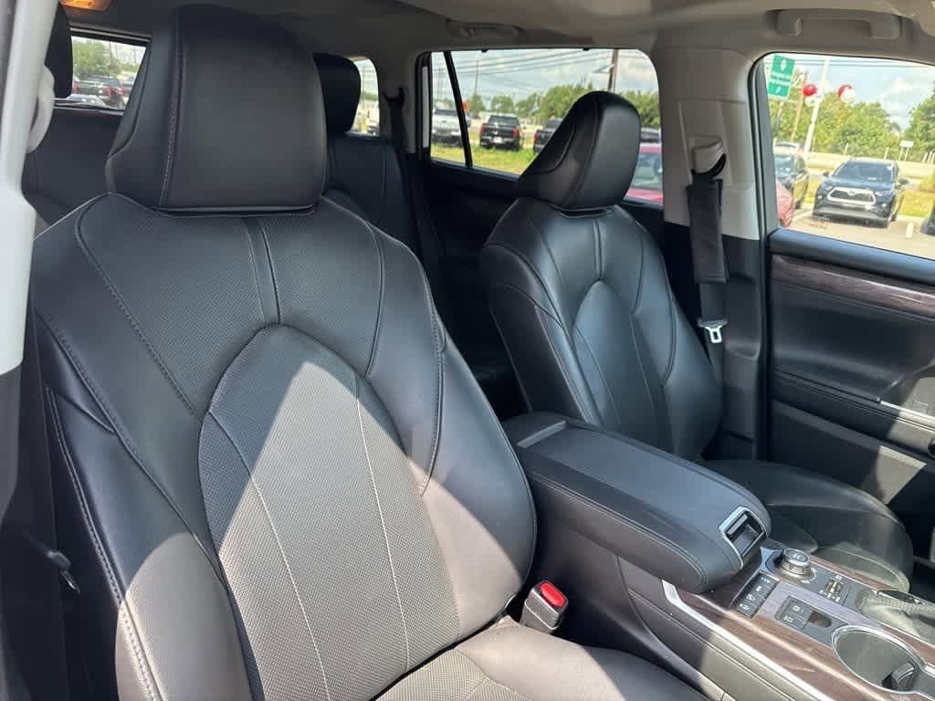 Thumbnail: 2020 Toyota Highlander - 21