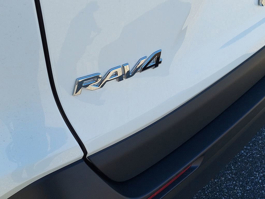 Thumbnail: 2022 Toyota RAV4 - 23