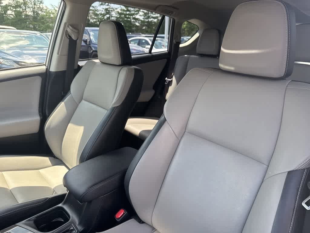 Thumbnail: 2016 Toyota RAV4 - 15