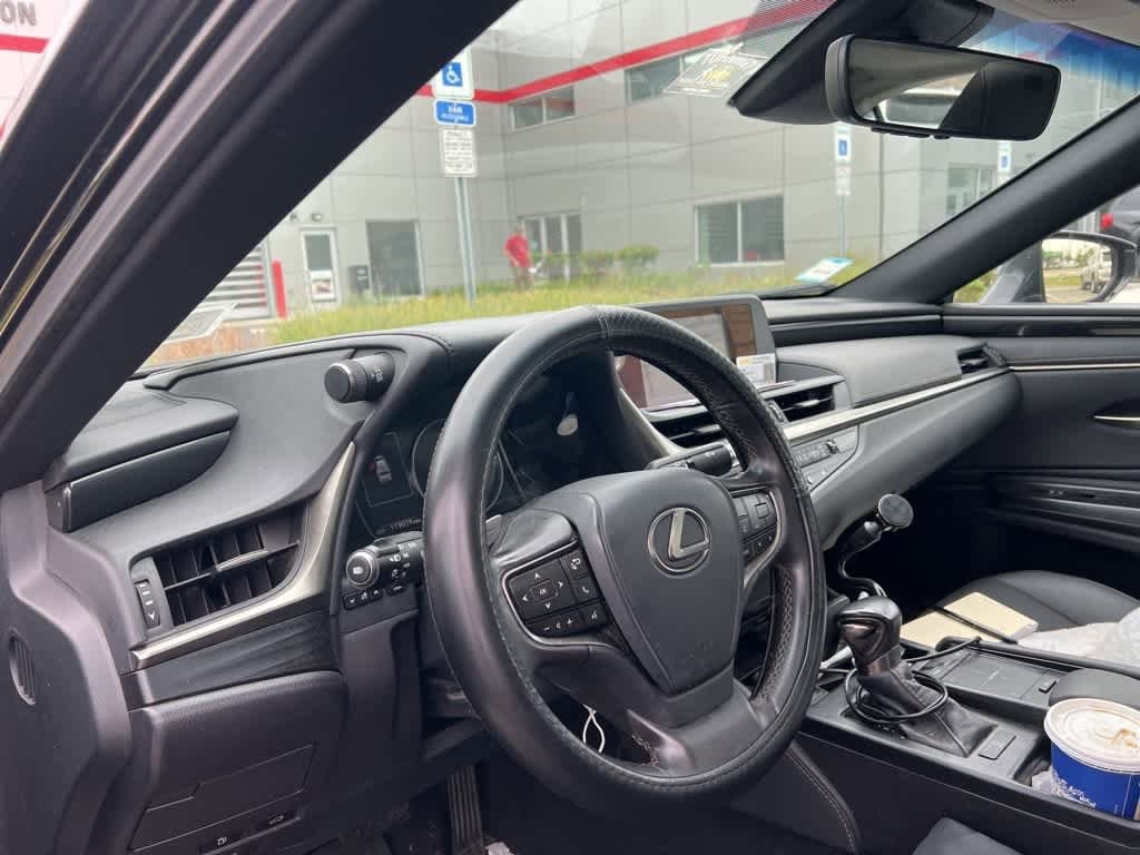 Thumbnail: 2020 Lexus ES - 6