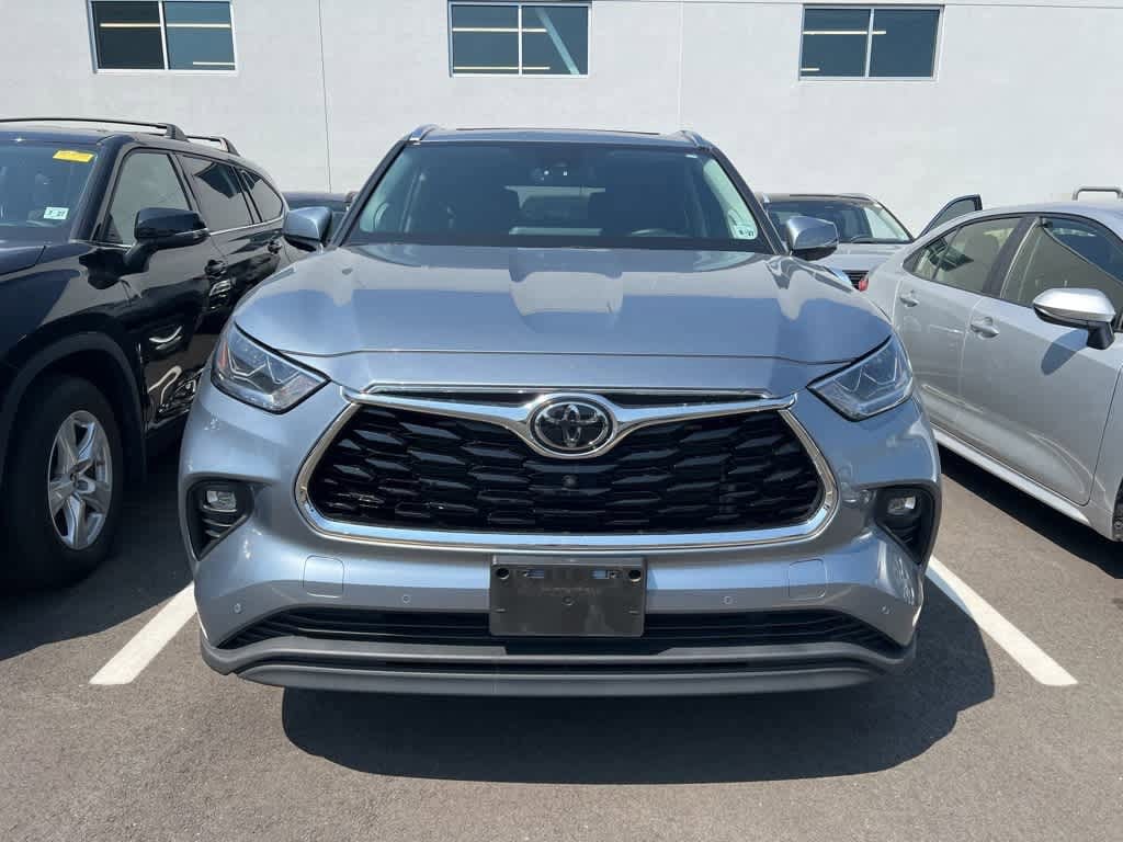 Thumbnail: 2022 Toyota Highlander - 5