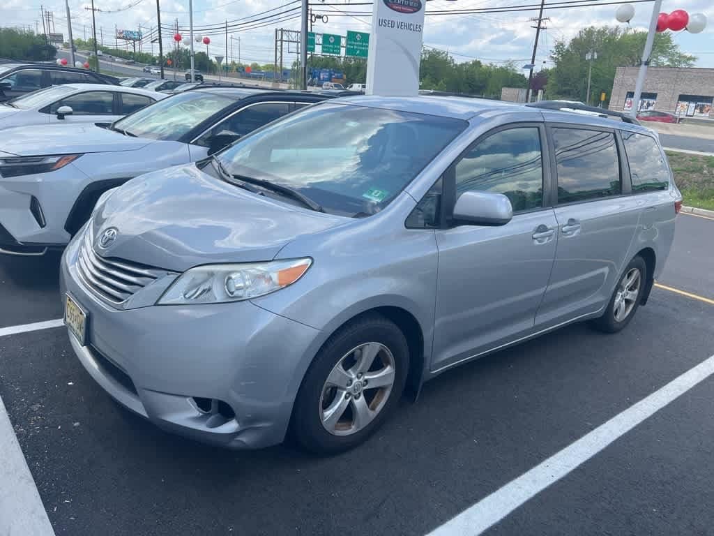 2016 Toyota Sienna LE Hero Image