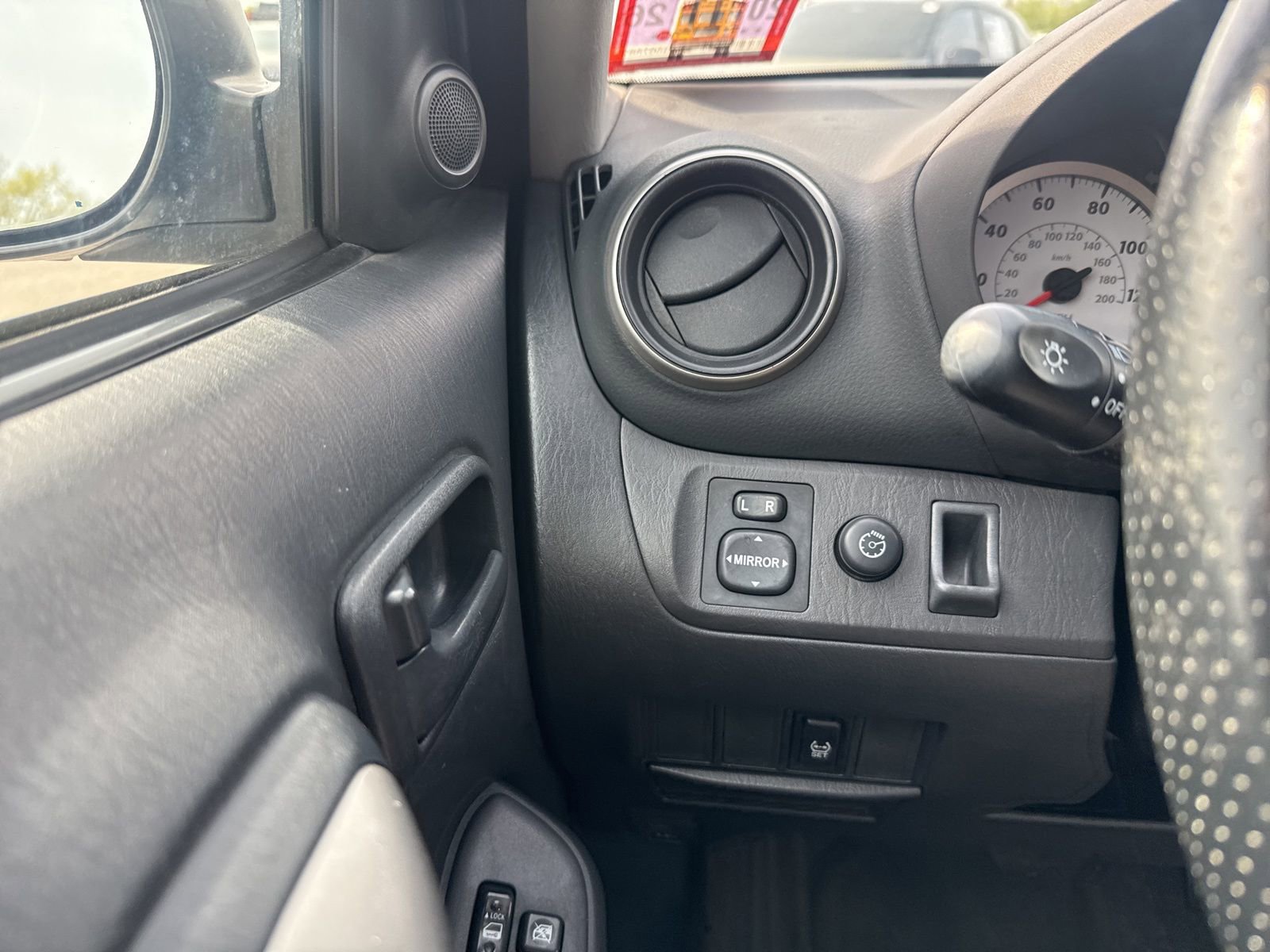 Thumbnail: 2005 Toyota RAV4 - 29