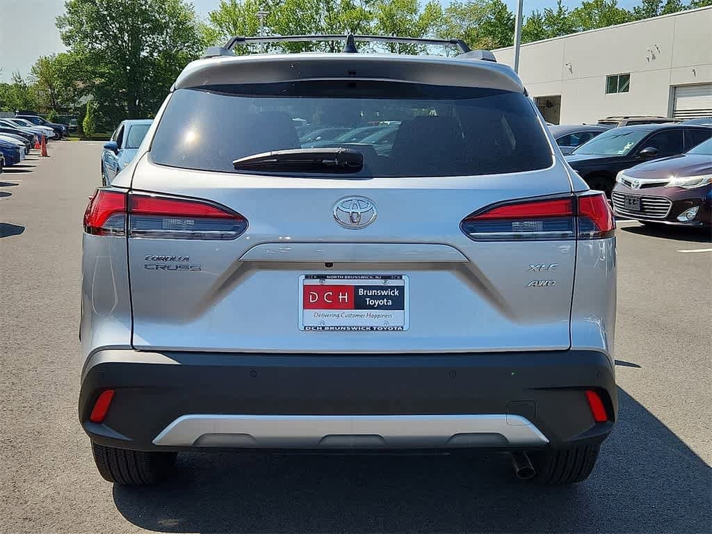 2025 Toyota Corolla Cross XLE 5