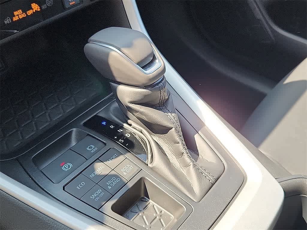 2025 Toyota RAV4 XLE Premium 14