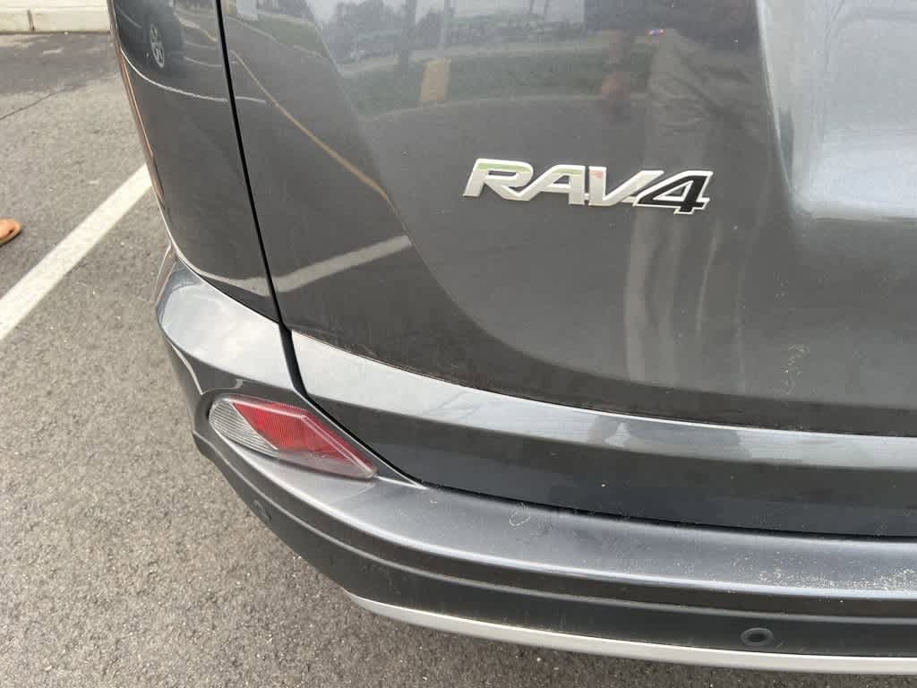 Thumbnail: 2018 Toyota RAV4 - 17