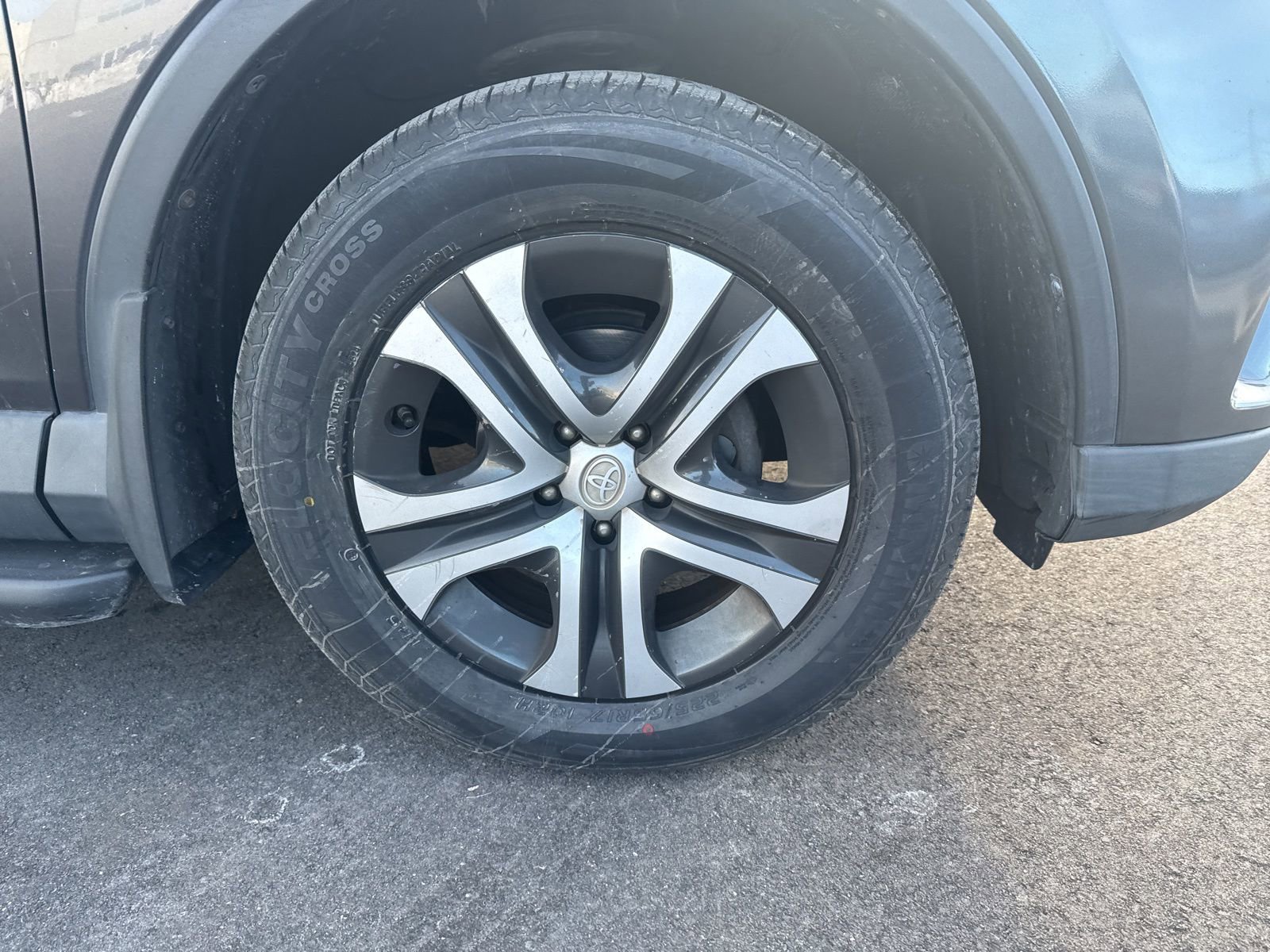 Thumbnail: 2017 Toyota RAV4 - 15