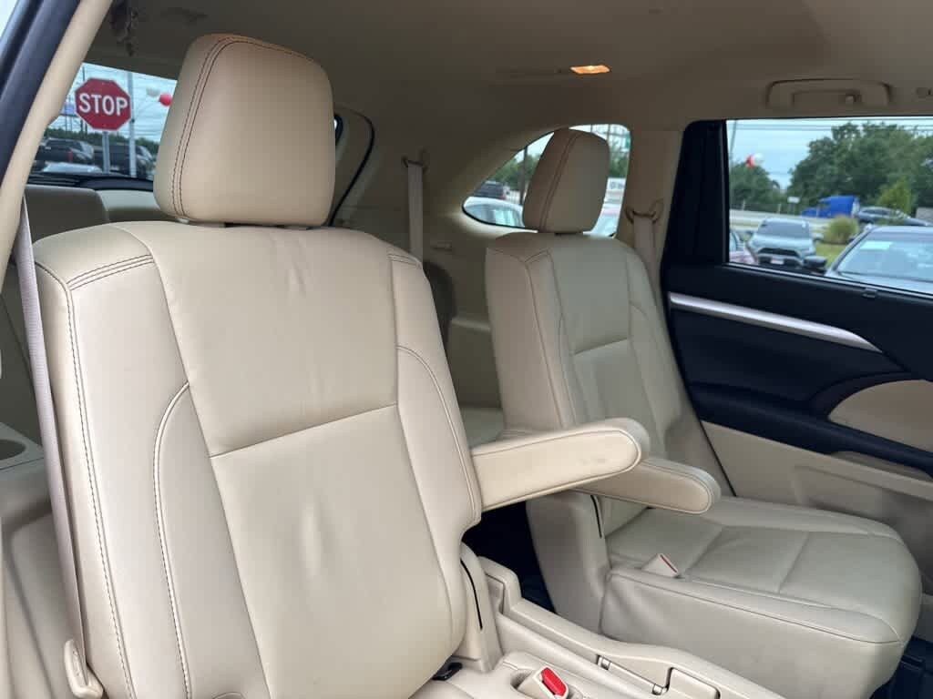 Thumbnail: 2019 Toyota Highlander - 22