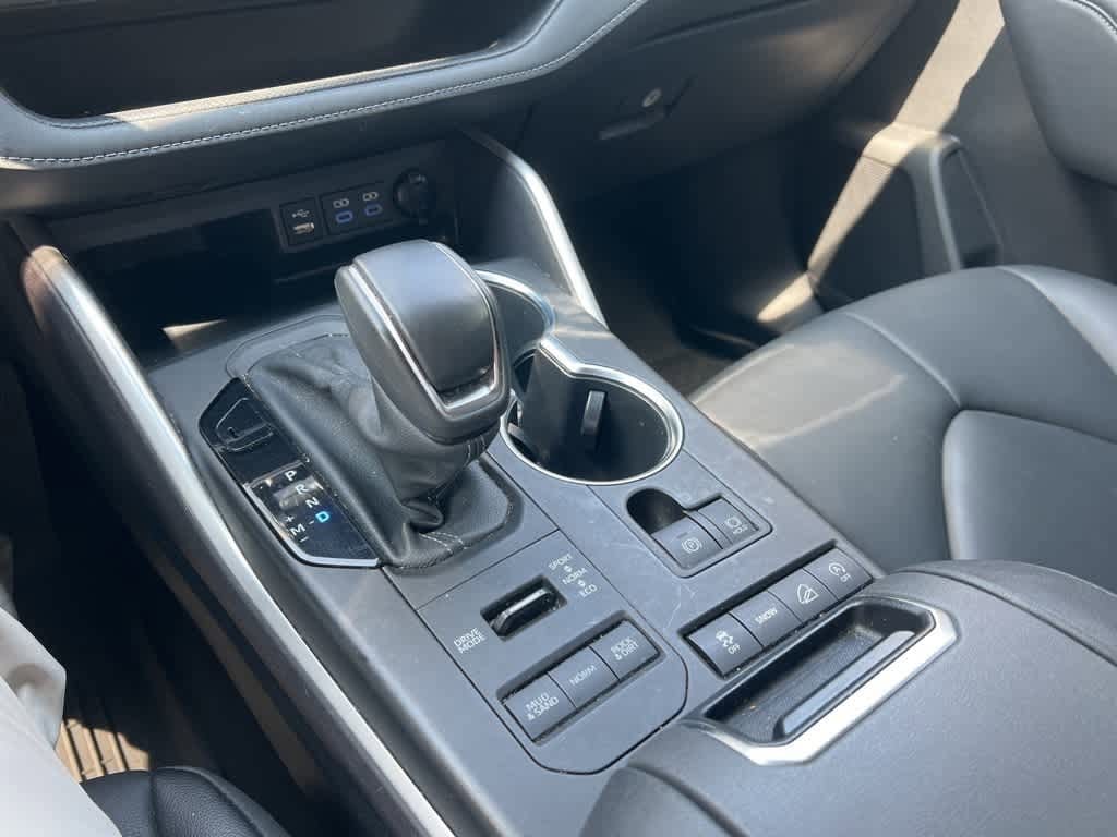 Thumbnail: 2022 Toyota Highlander - 20