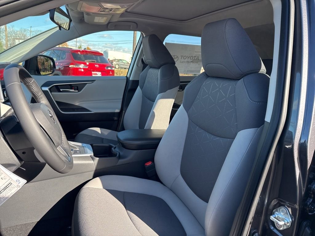 Thumbnail: 2025 Toyota RAV4 - 12