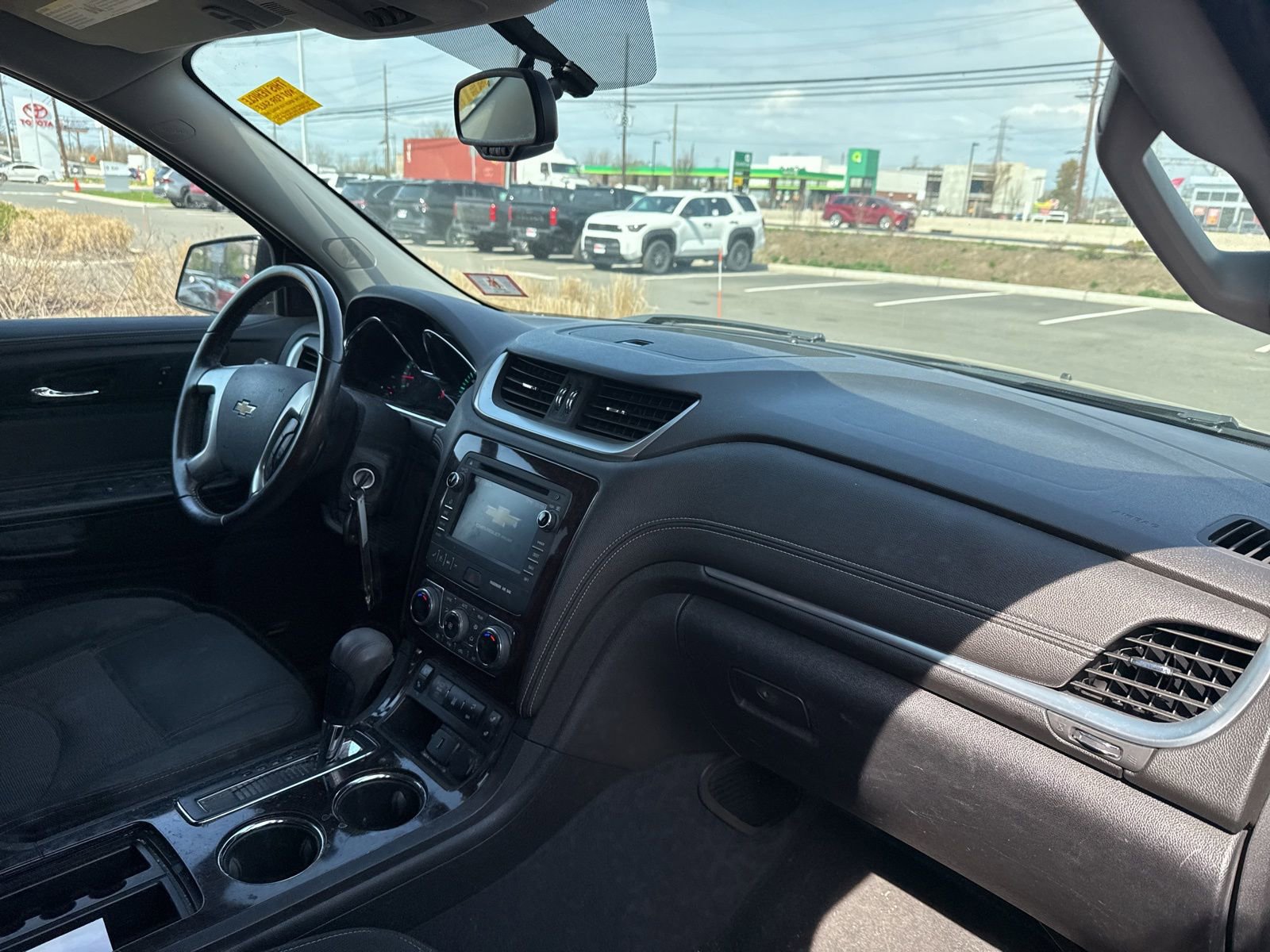 Thumbnail: 2017 Chevrolet Traverse - 21