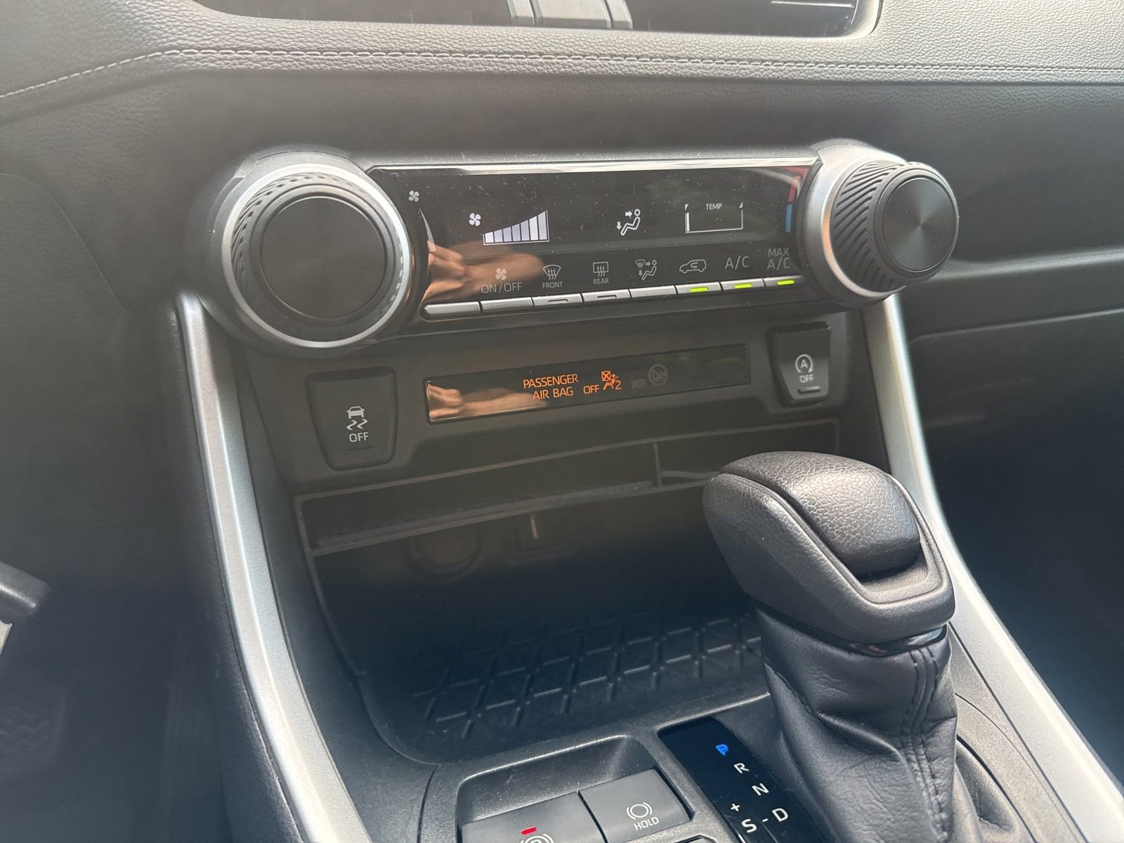 Thumbnail: 2020 Toyota RAV4 - 28
