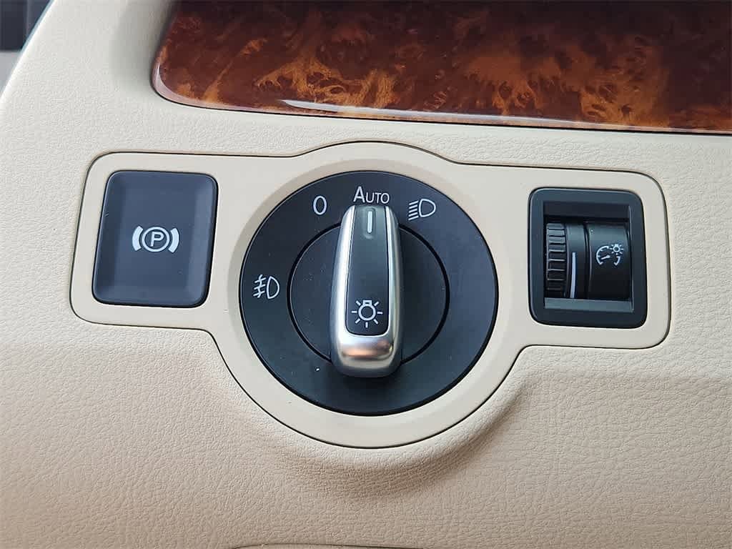 Thumbnail: 2011 Volkswagen CC - 28