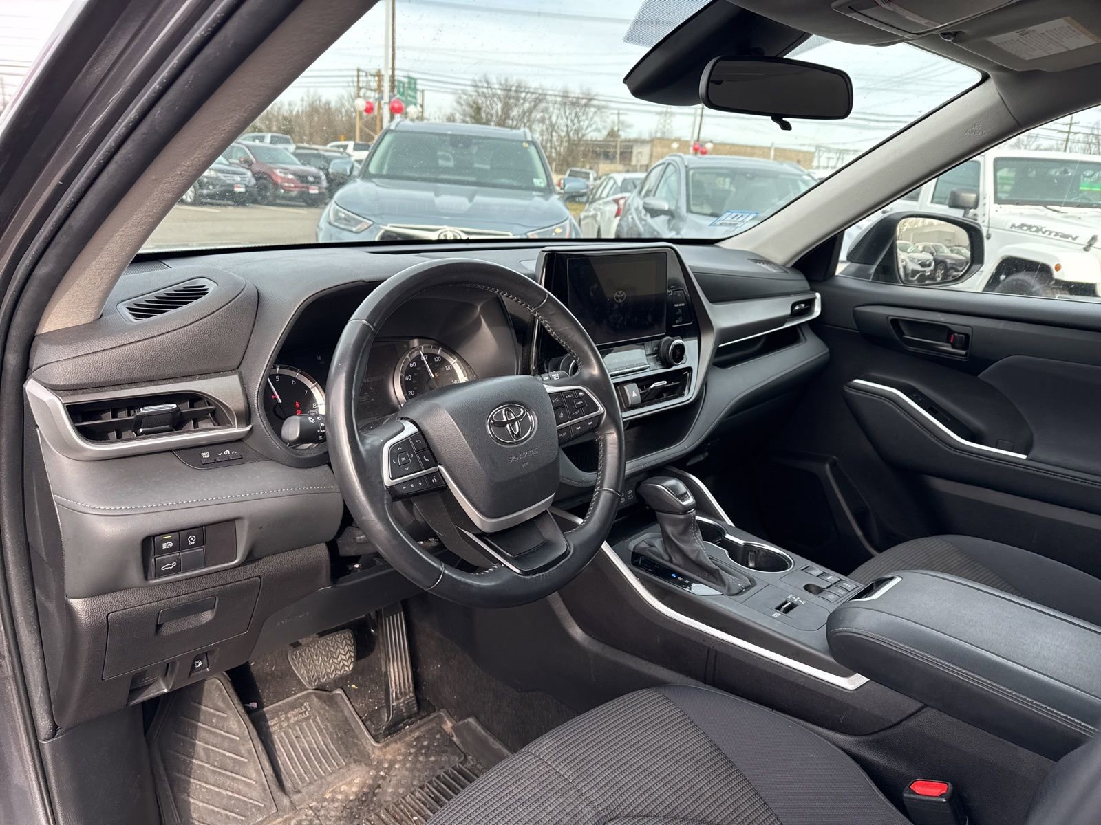 Thumbnail: 2023 Toyota Highlander - 19