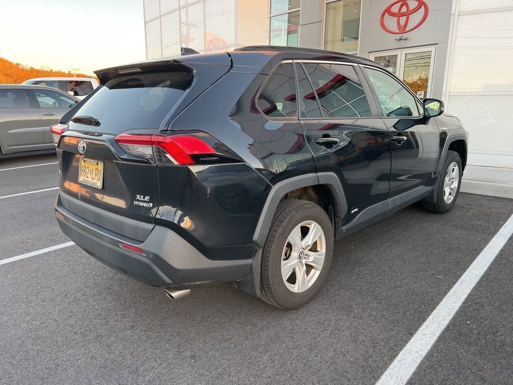 2019 Toyota RAV4 Hybrid XLE photo 3