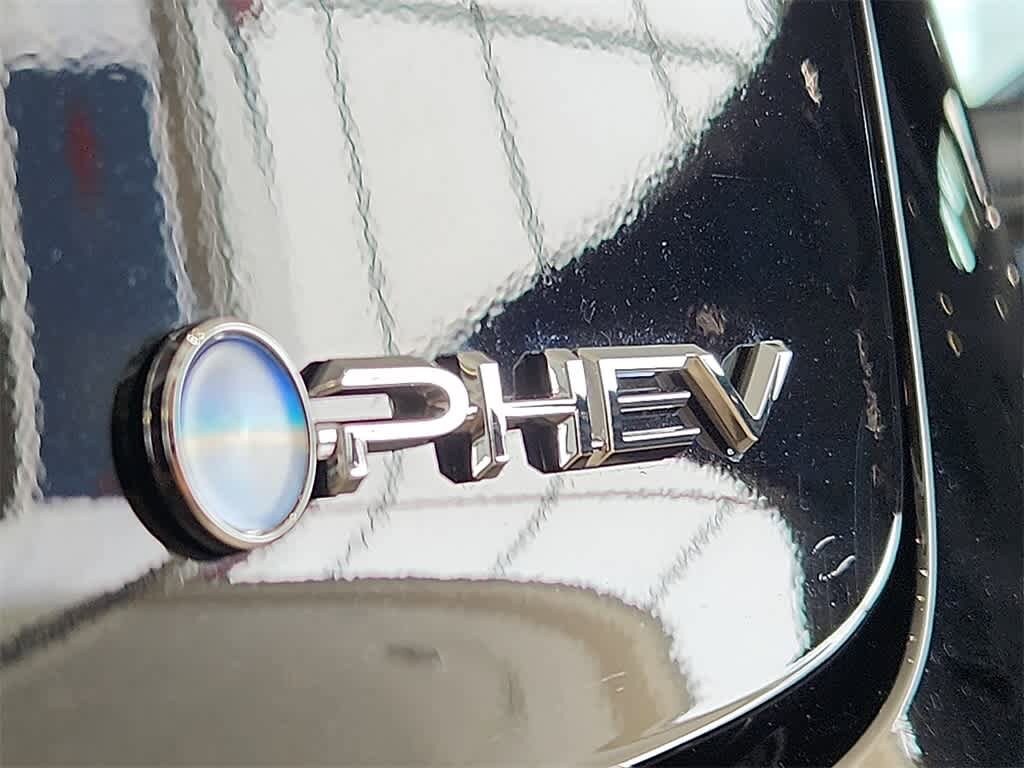 2025 Toyota Prius Plug-in 17