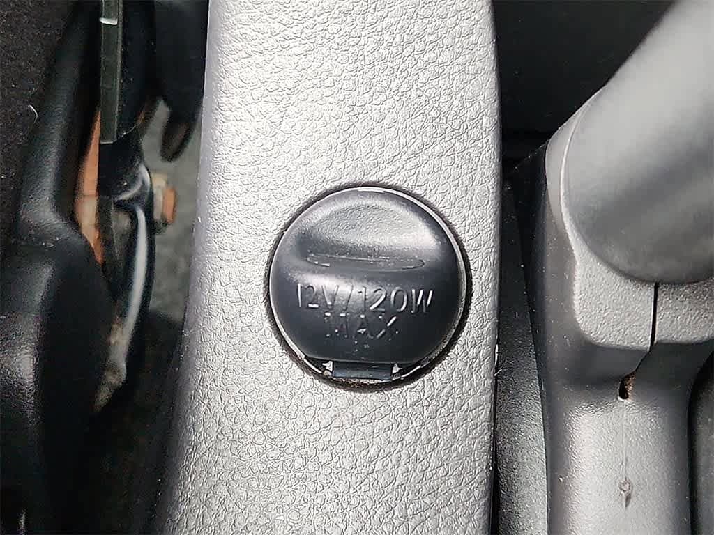 Thumbnail: 2010 Toyota Yaris - 30