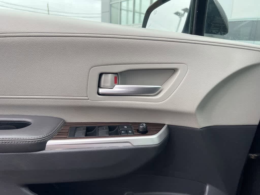 2021 Toyota Sienna XLE 23