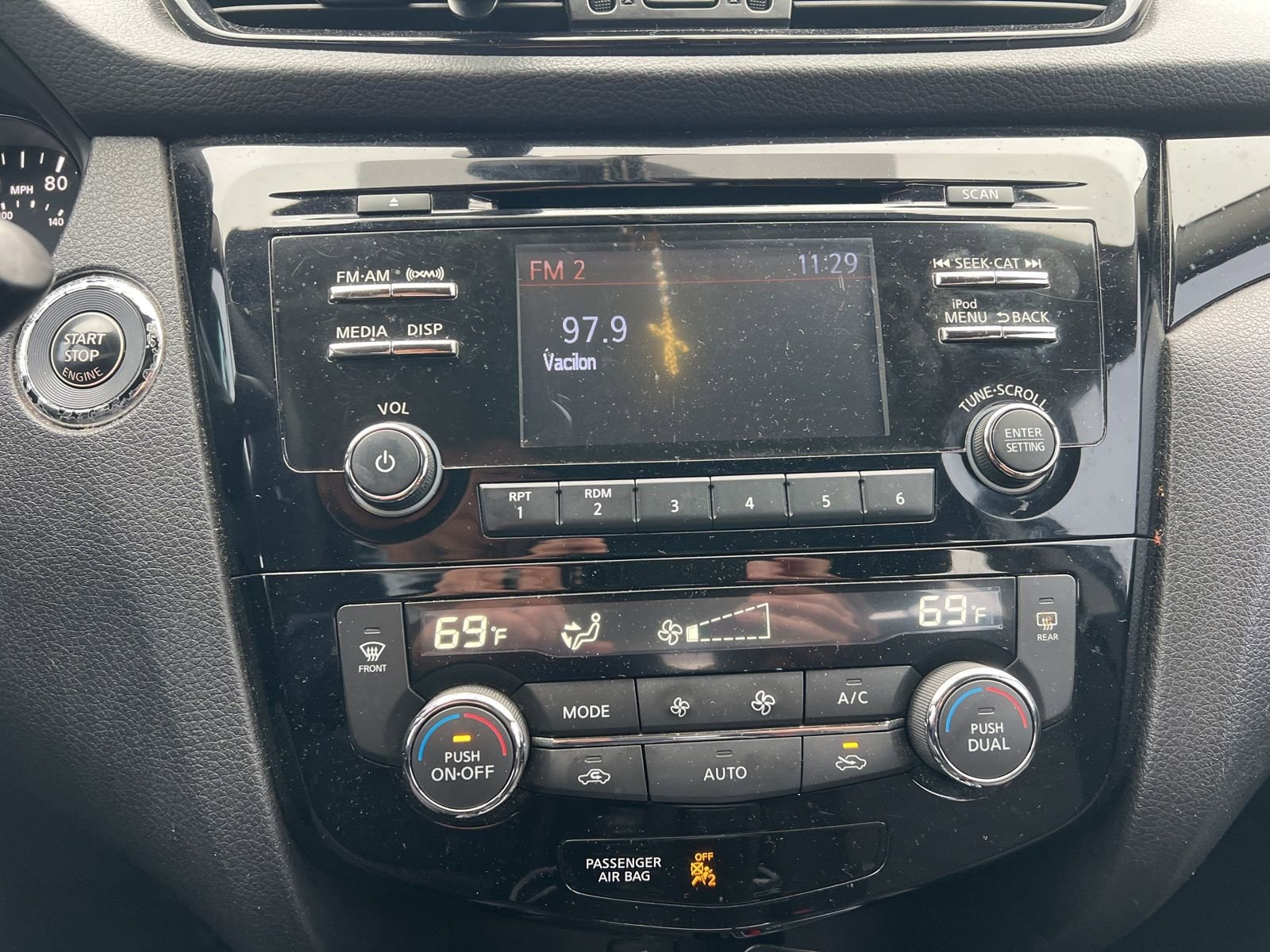 Thumbnail: 2017 Nissan Rogue Sport - 18