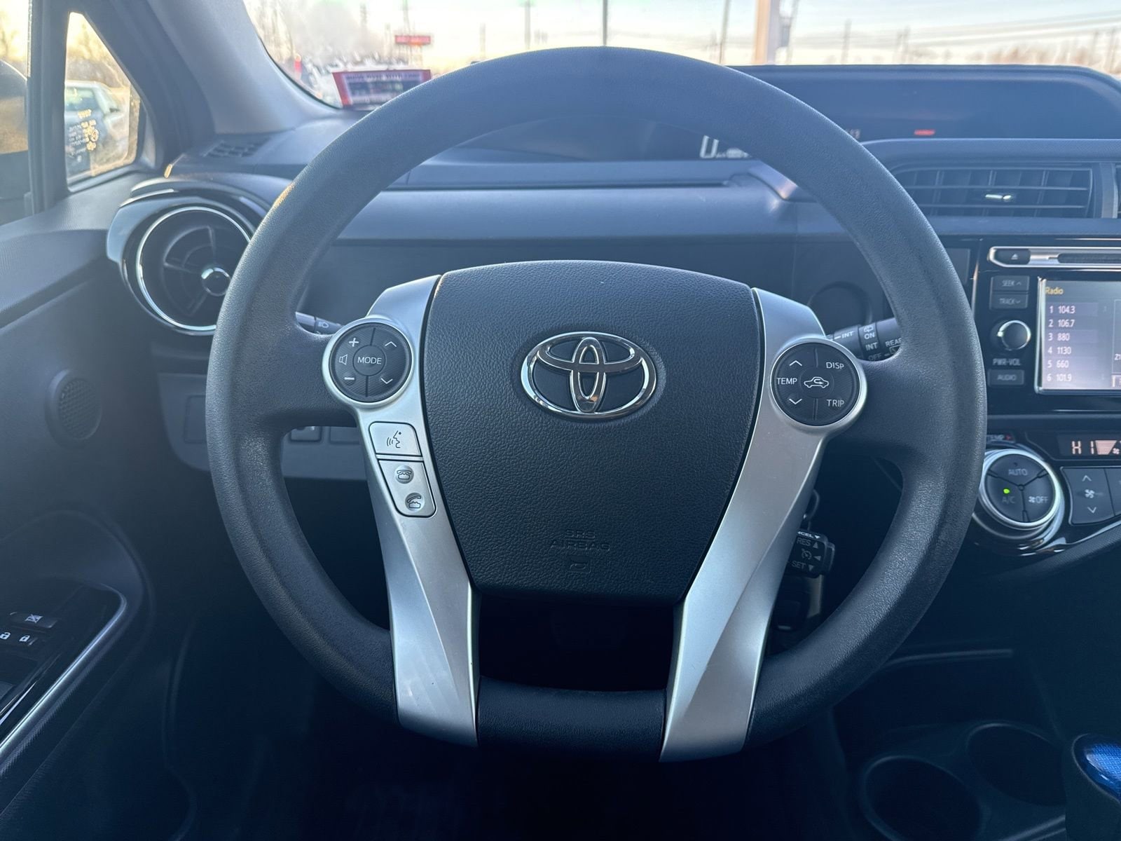 Thumbnail: 2015 Toyota Prius c - 24