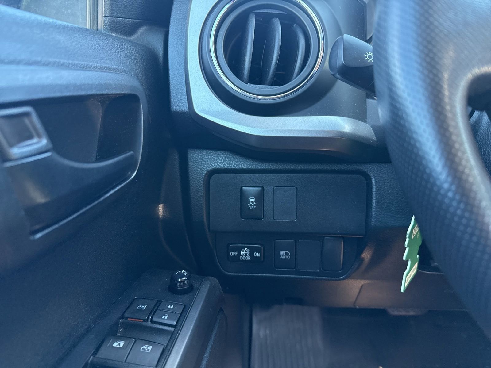 Thumbnail: 2021 Toyota Tacoma - 32